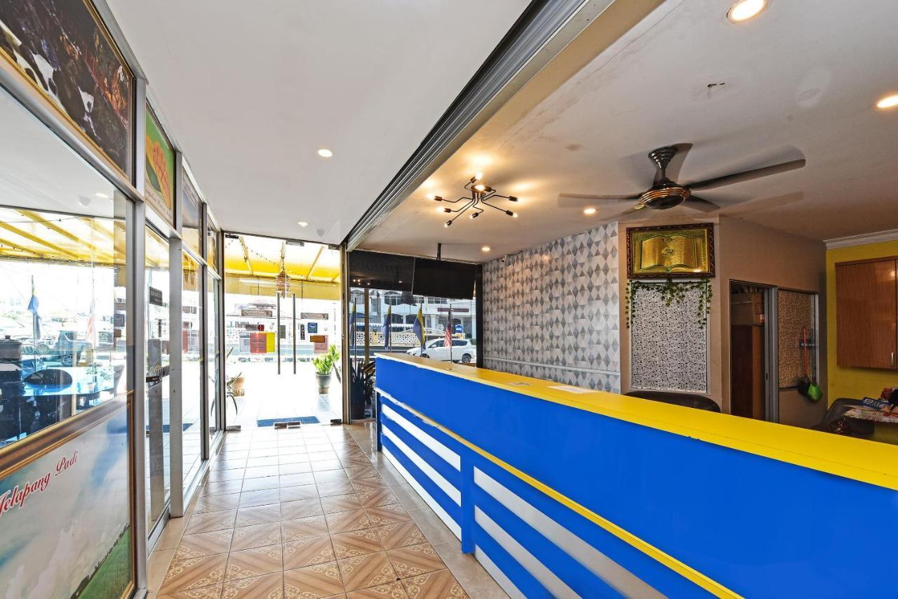 Capital O 90614 Cvia Ummul Hotel パダン・ブサール エクステリア 写真