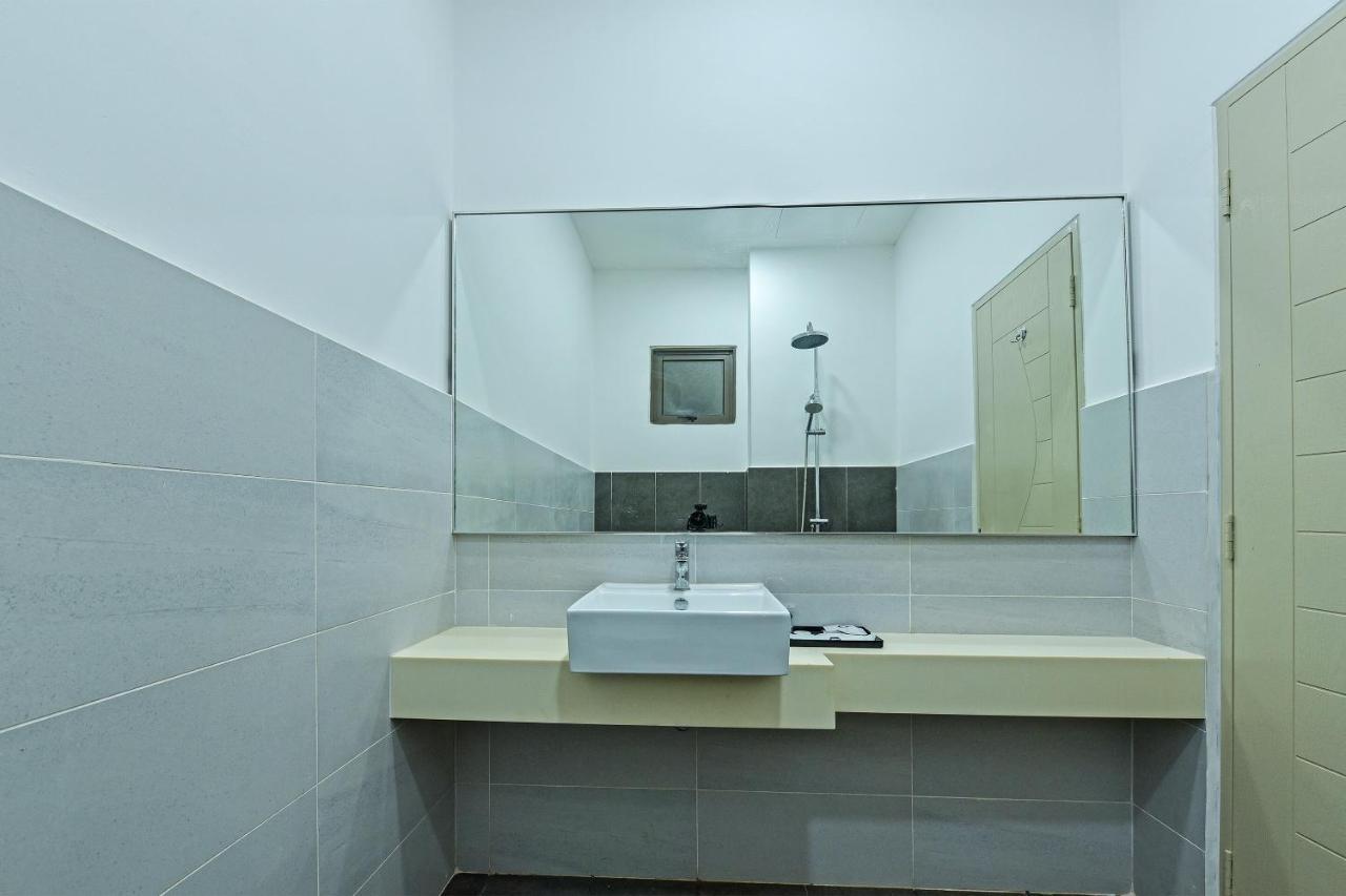 Capital O 90614 Cvia Ummul Hotel パダン・ブサール エクステリア 写真