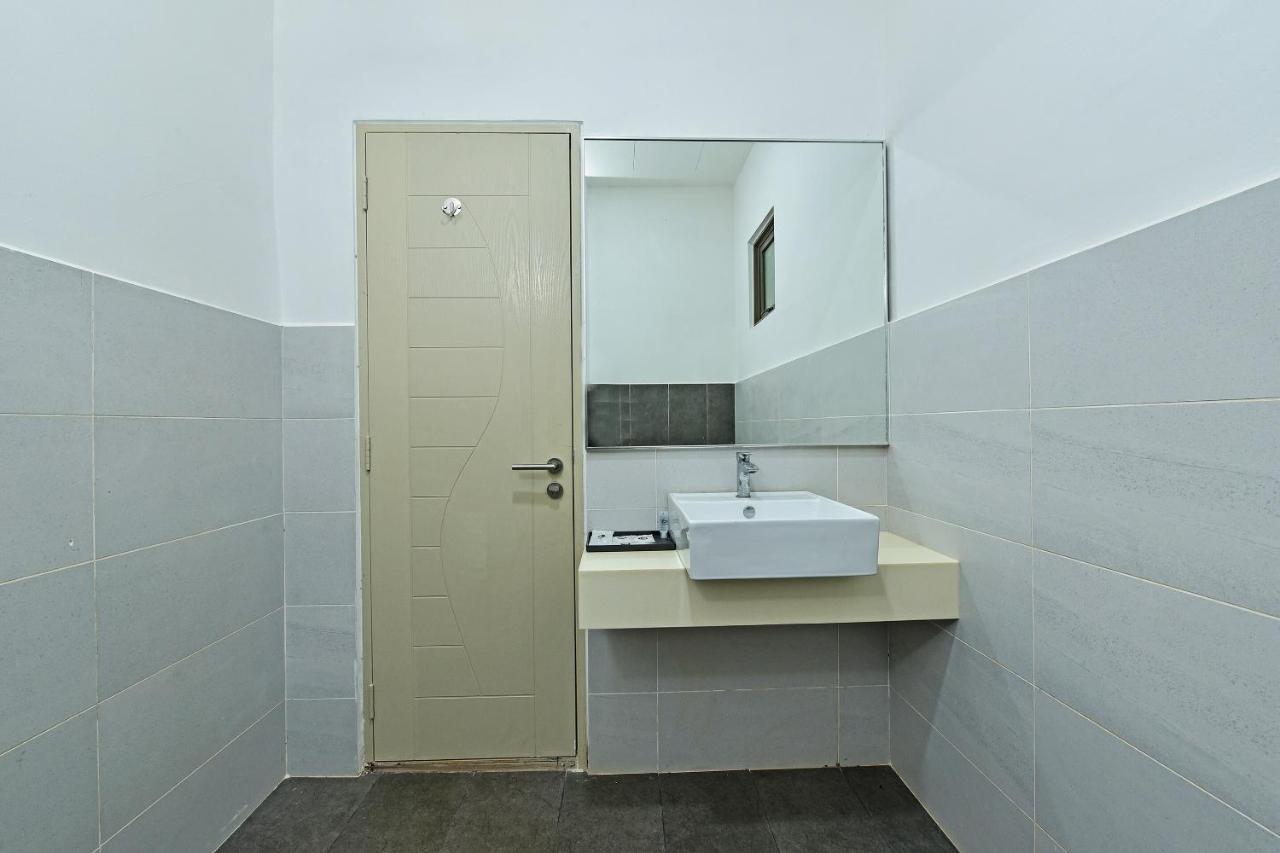 Capital O 90614 Cvia Ummul Hotel パダン・ブサール エクステリア 写真